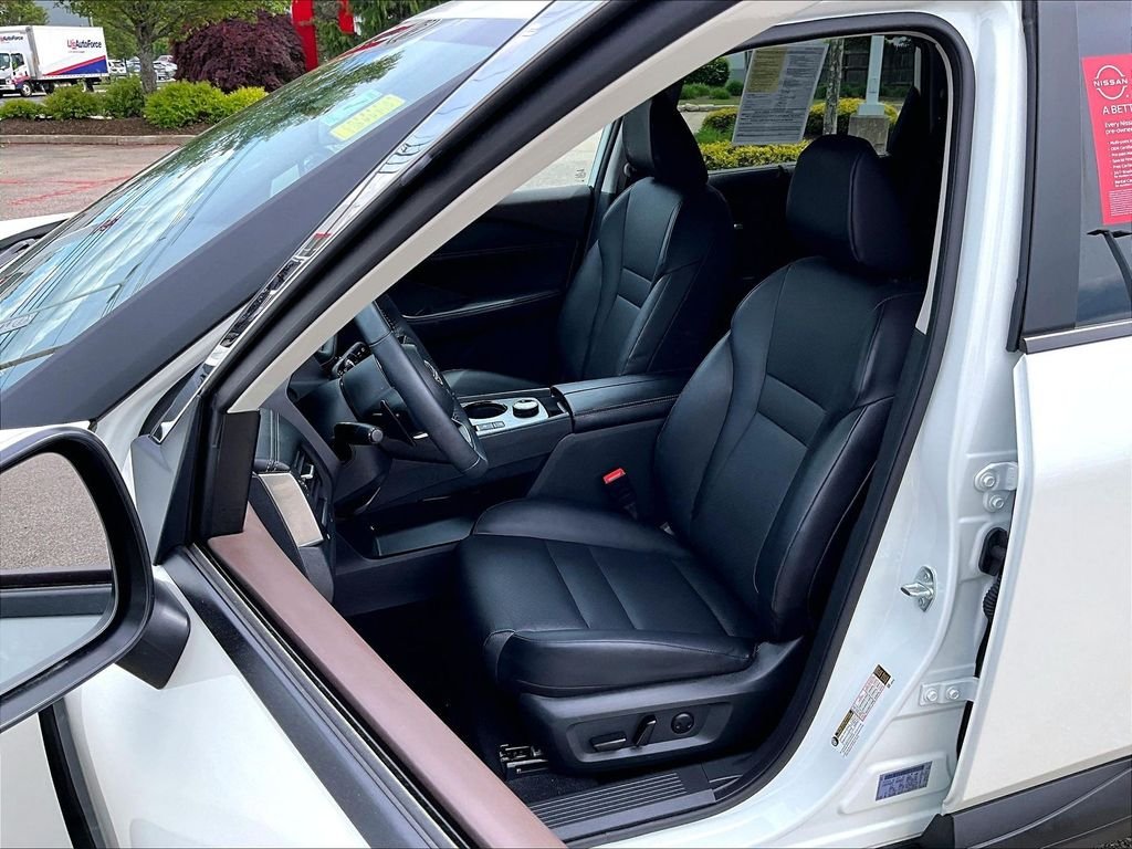Used 2023 White Nissan SV image 10