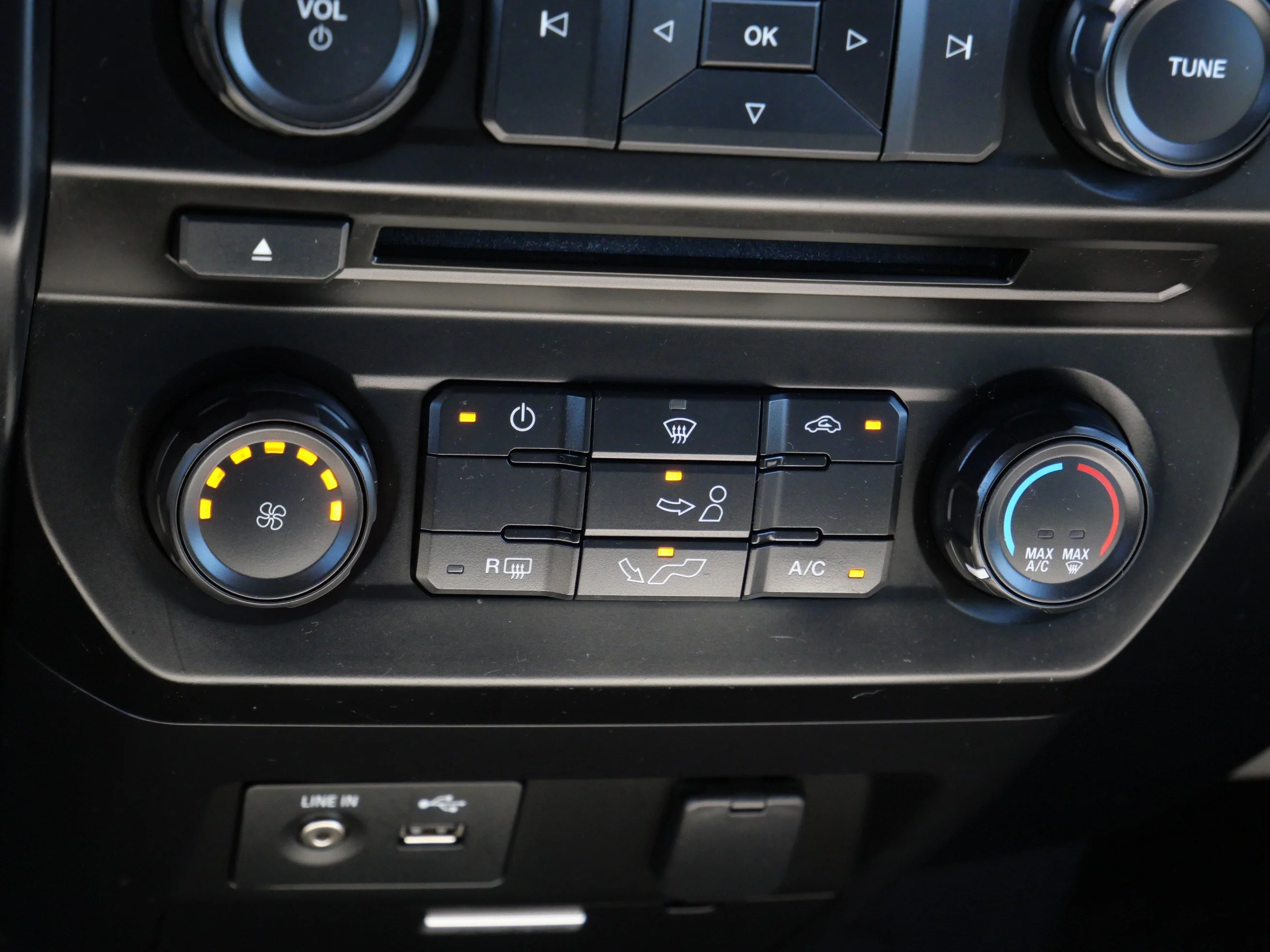 Used 2015 Magnetic Metallic Ford XL image 23
