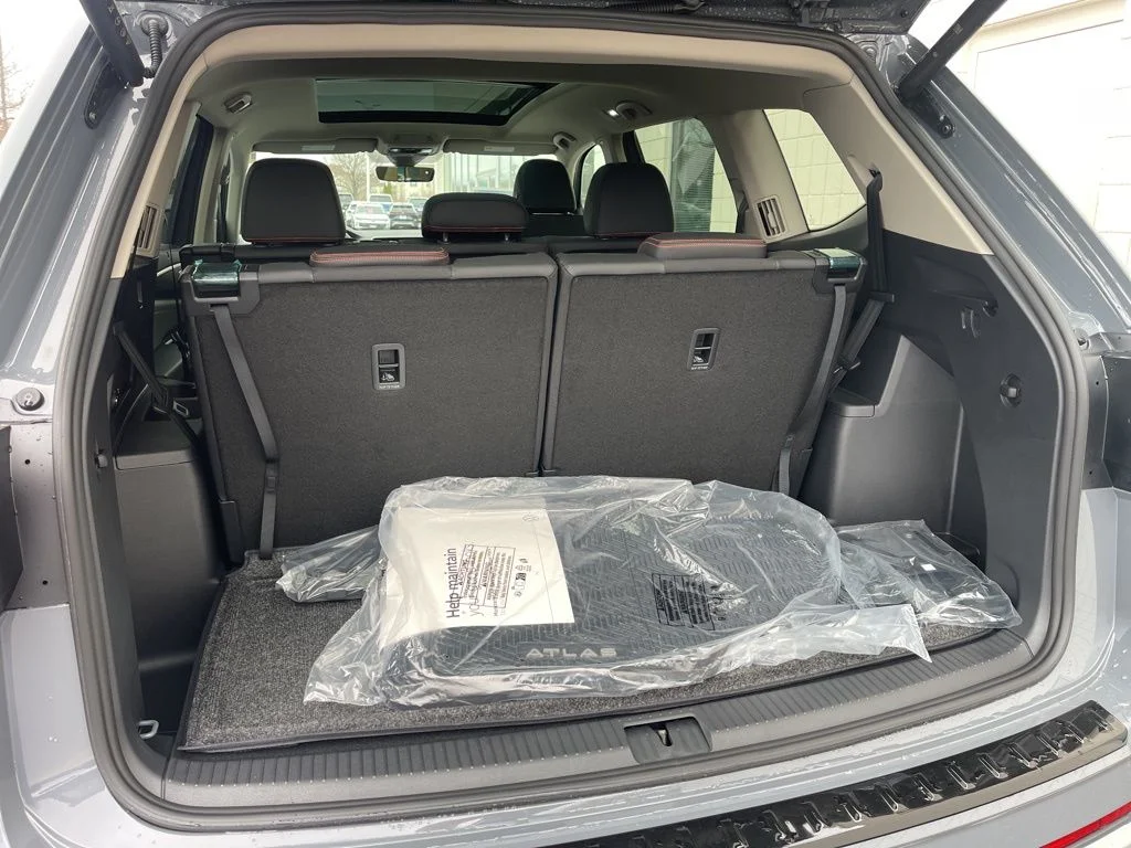 New 2026 Pure Gray Volkswagen 2.0T Peak Edition image 17