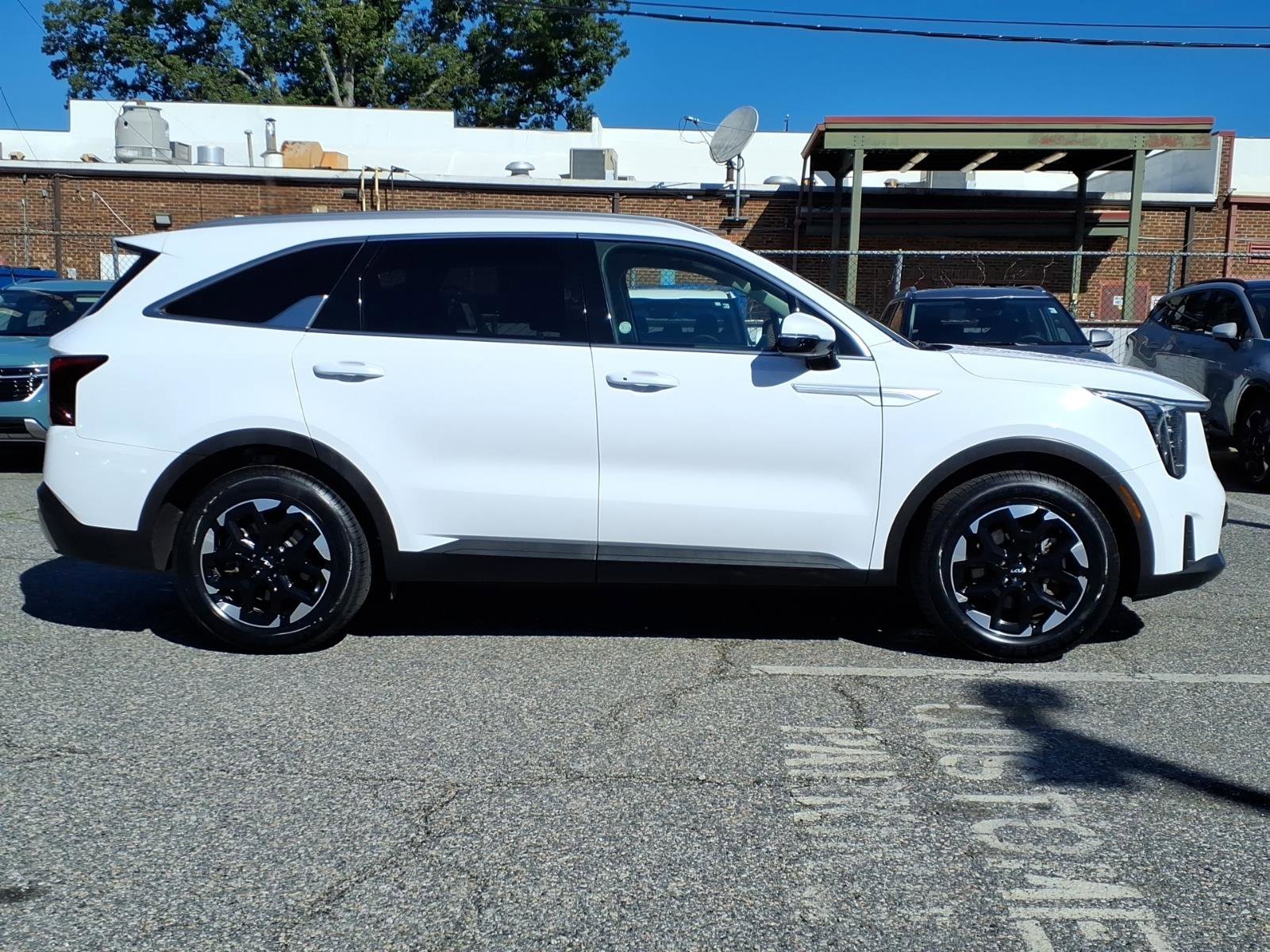 Certified Used 2024 Glacial White Pearl Kia S image 3