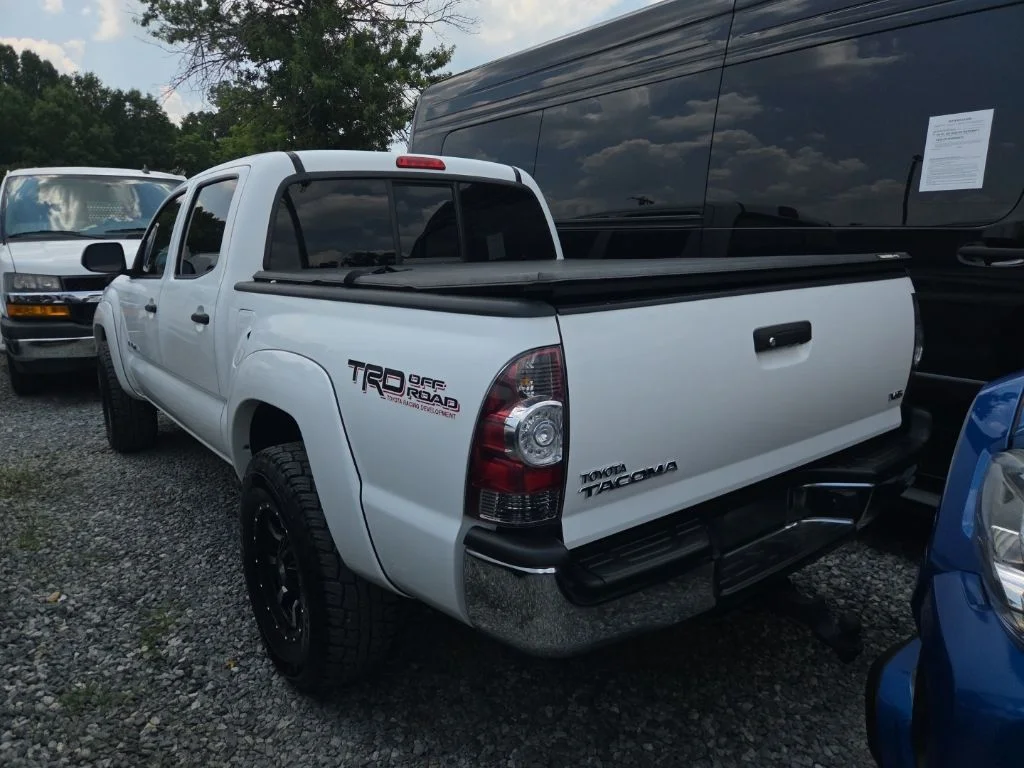 Used 2013 White Toyota Base image 4
