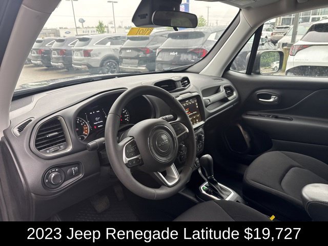 Used 2023 Graphite Gray Jeep Latitude image 11