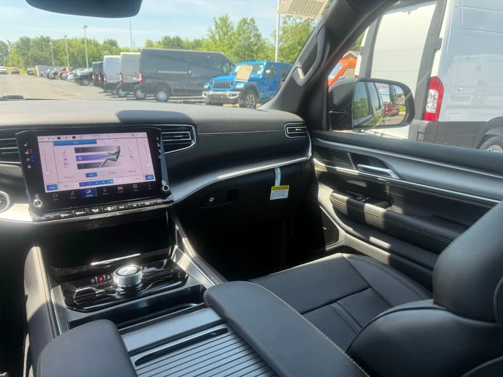 New 2026 Black Jeep  image 39