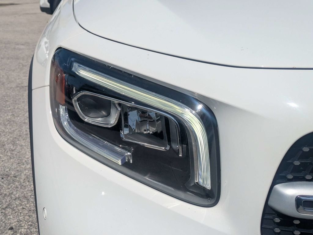 Used 2020 White Mercedes-Benz GLB 250 image 9