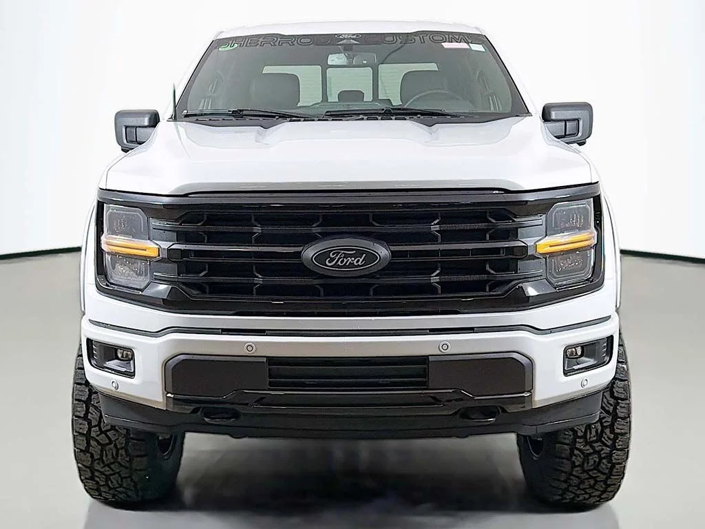 New 2025 Space White Metallic Ford XLT image 13