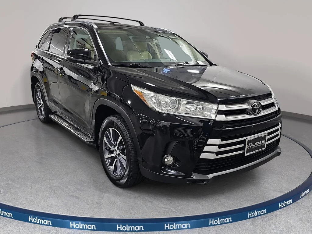 Used 2017 Black Toyota XLE image 4