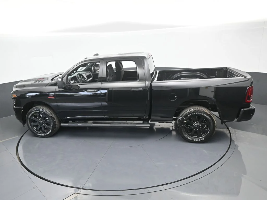 New 2026 Diamond Black Crystal Pearl-Coat Exterior Paint RAM Tradesman image 45