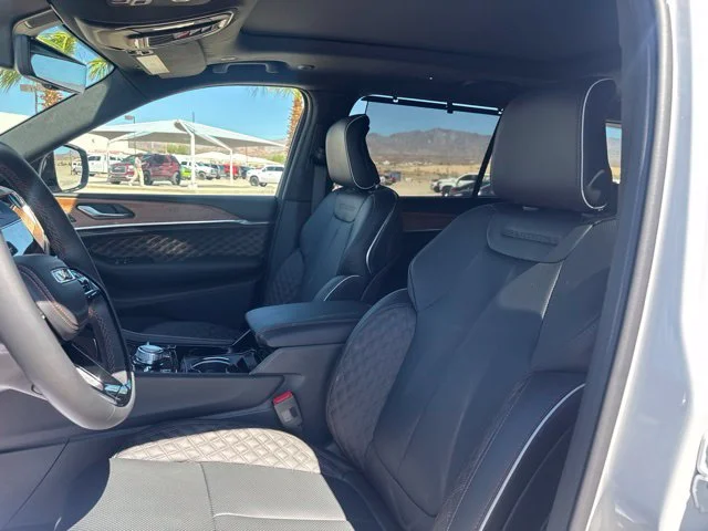 New 2027 White/off-white Jeep Summit image 20