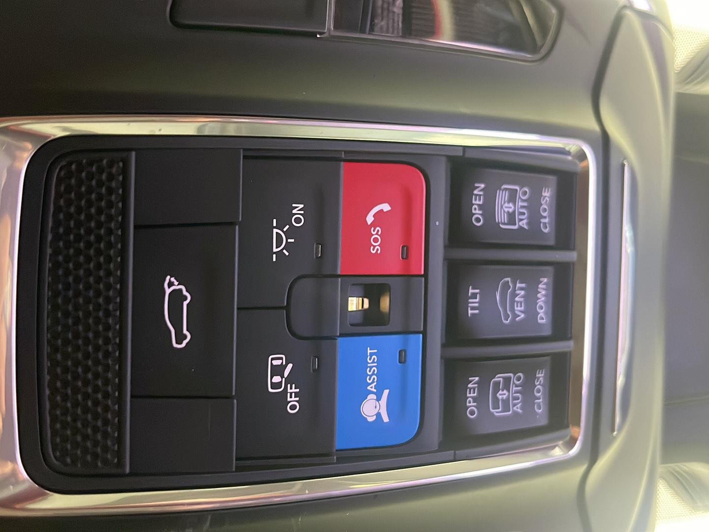 Used 2025 Diamond Black Crystal Pearlcoat Jeep Launch Edition image 17