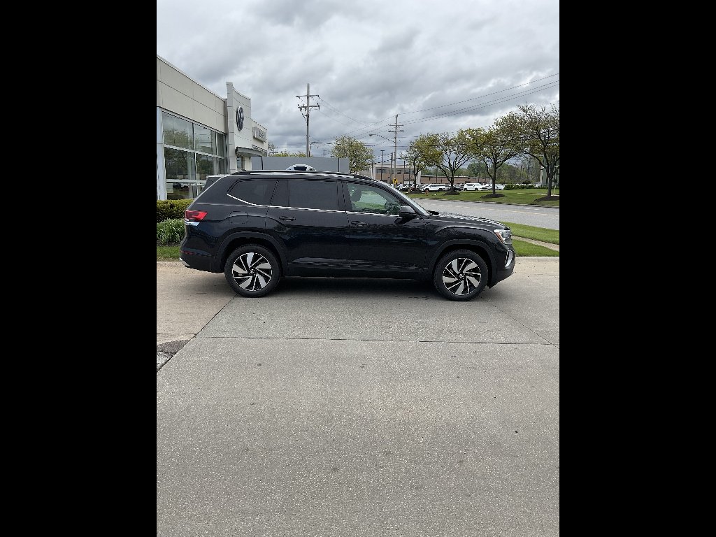 New 2026 Deep Black Pearl Volkswagen SE 4Motion image 3