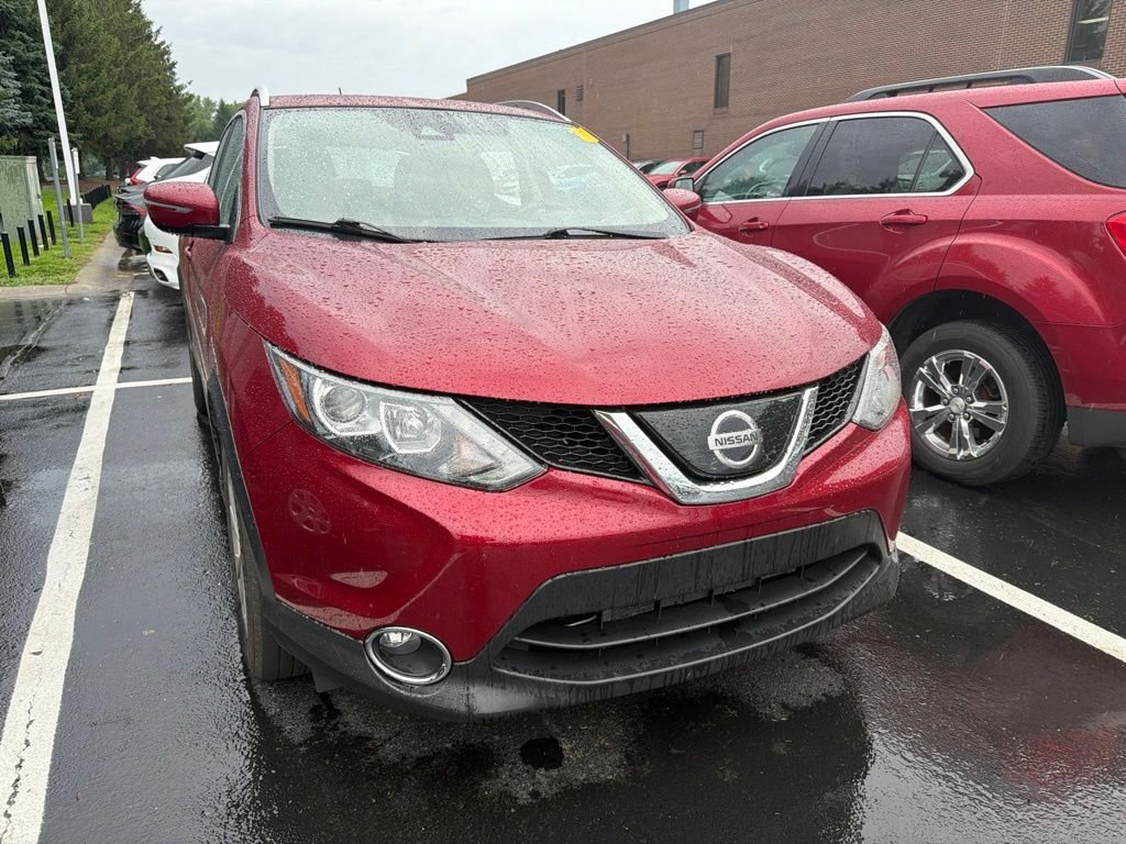 Used 2019 Scarlet Nissan SV image 5