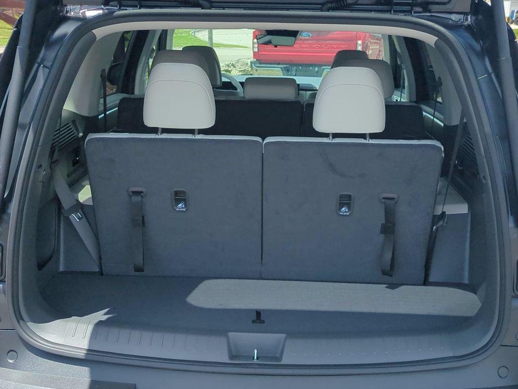 New 2027 Black Hyundai SEL FWD image 14