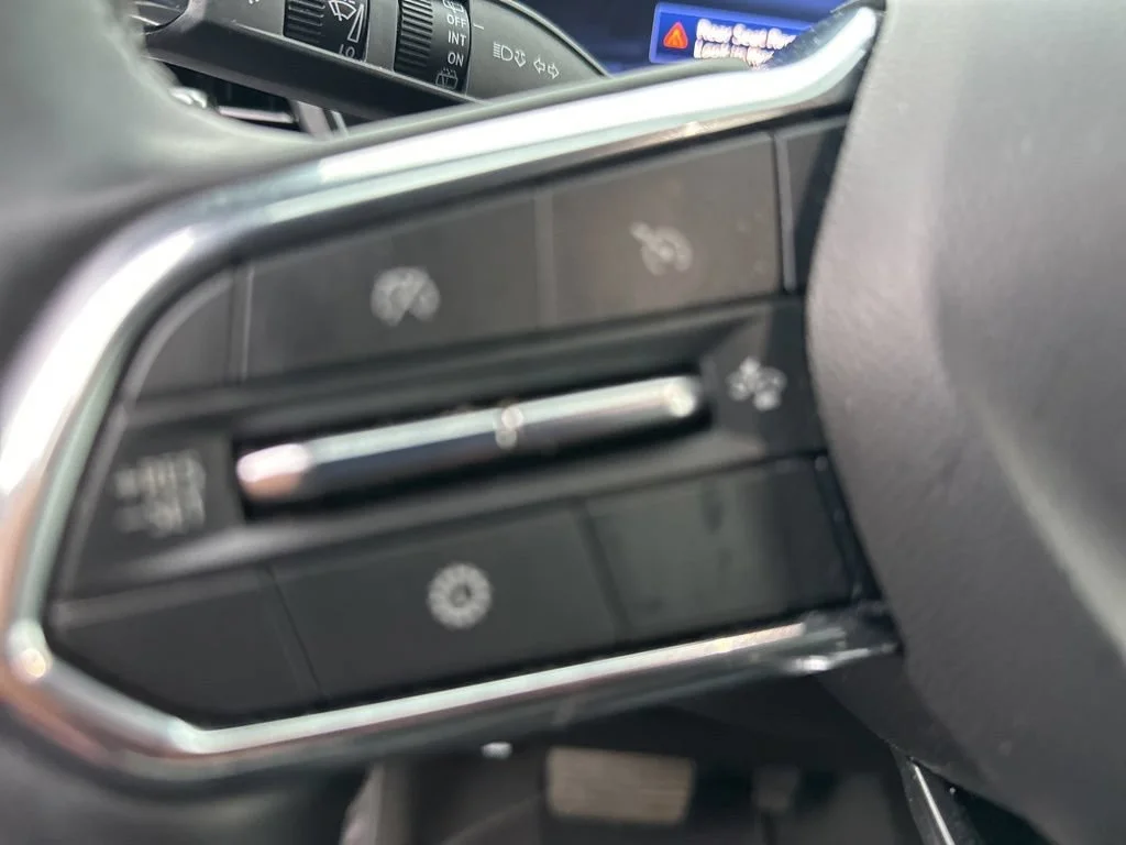Used 2025 Lakeshore Blue Metallic Chevrolet Premier image 31