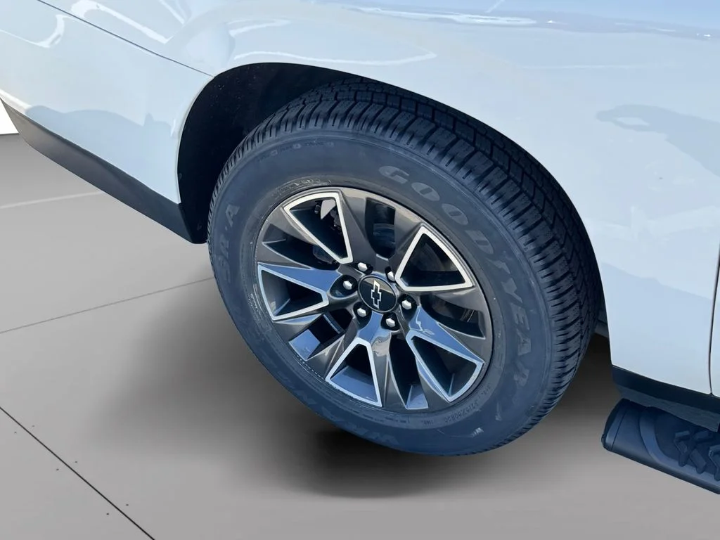 Used 2022 White Chevrolet Z71 image 26