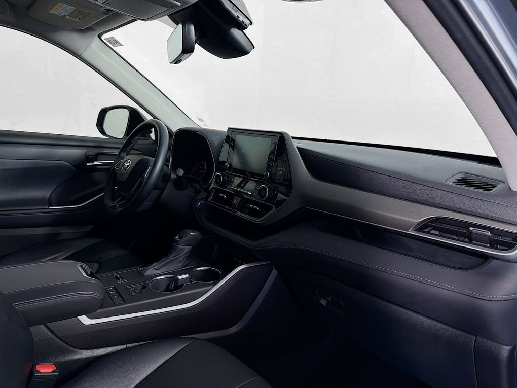 Used 2021  Toyota XLE image 31