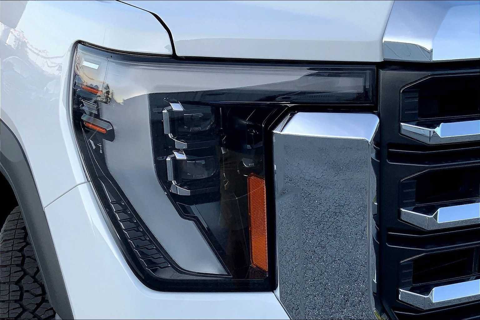 2025 GMC Sierra 2500HD SLT - Photo 13