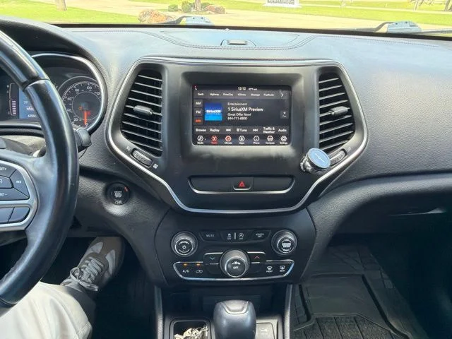 Used 2019 Black Jeep Latitude Plus image 10