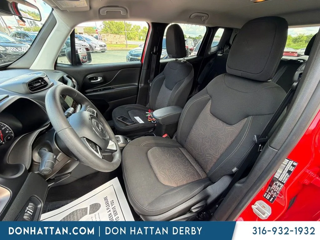 Used 2023 Red Jeep Latitude image 3
