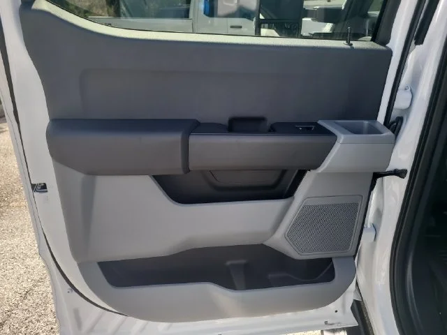 New 2027 Oxford White Ford XL 4WD CREW CAB image 11
