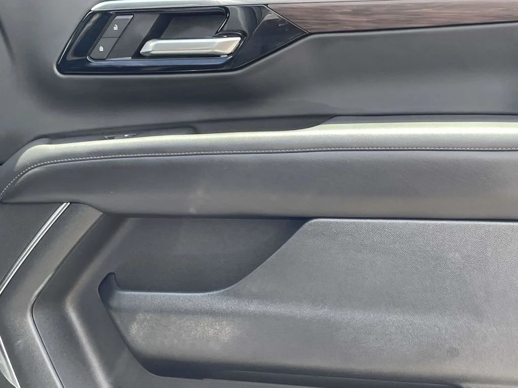 Used 2025 Gray Chevrolet Z71 image 18
