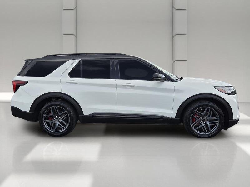 Used 2025 White Metallic FORD ST 4WD image 6