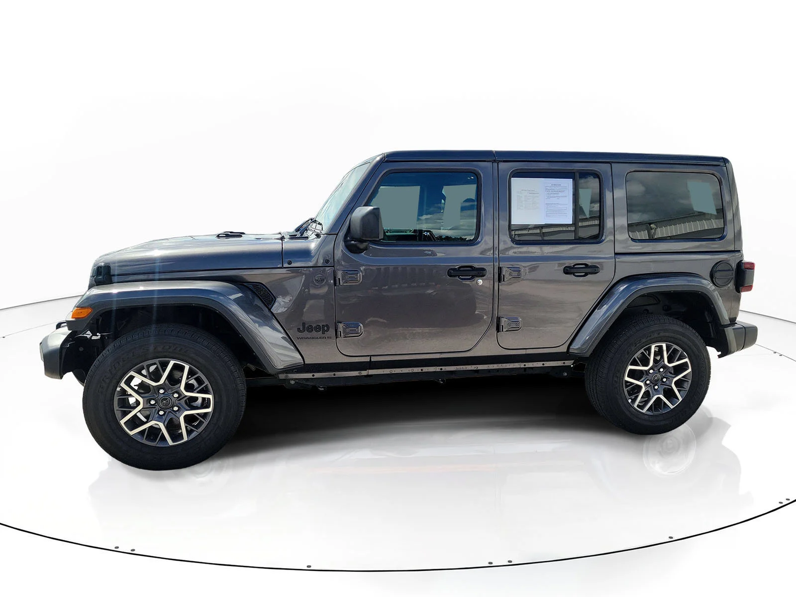 Used 2025 Granite Crystal Metallic Clearcoat Jeep Sahara image 4