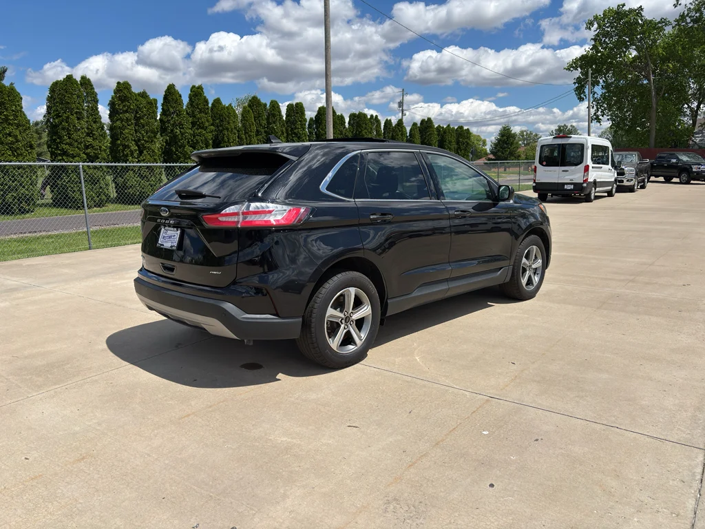 Used 2024 Agate Black Metallic Ford SEL image 3