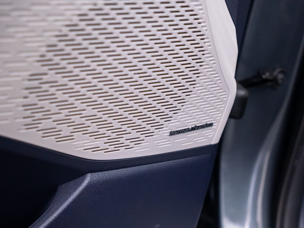 Used 2023 Graphite Hyundai Limited image 15