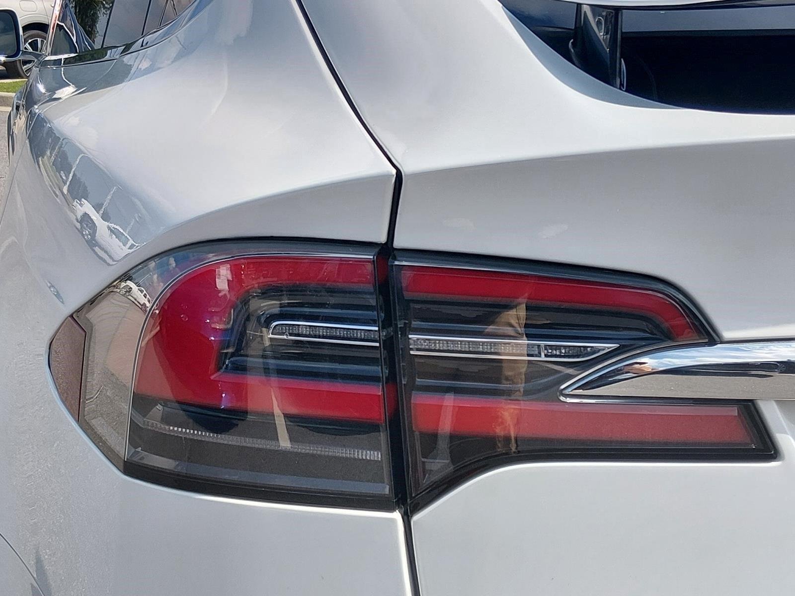 Used 2017  Tesla 90D image 13