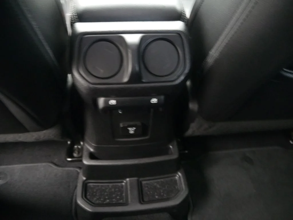 Used 2018 Crystal Metallic Jeep Unlimited Sahara image 31