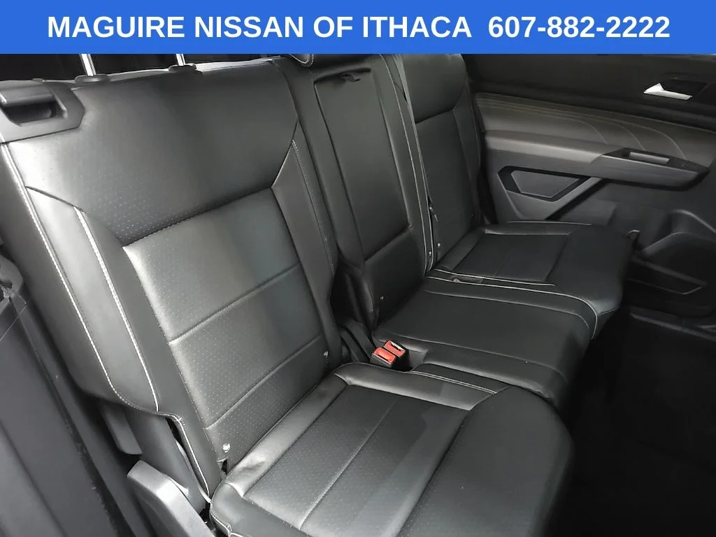 Used 2022 Black Volkswagen 2.0T SE image 16