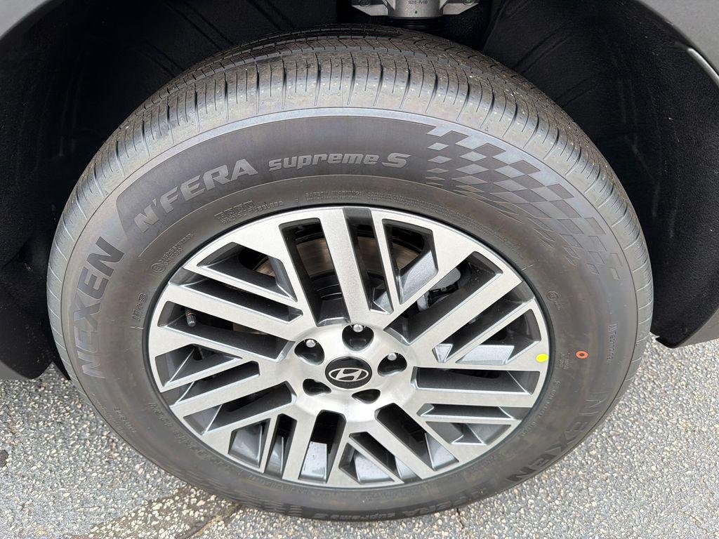 New 2026 Black Hyundai SEL FWD image 20