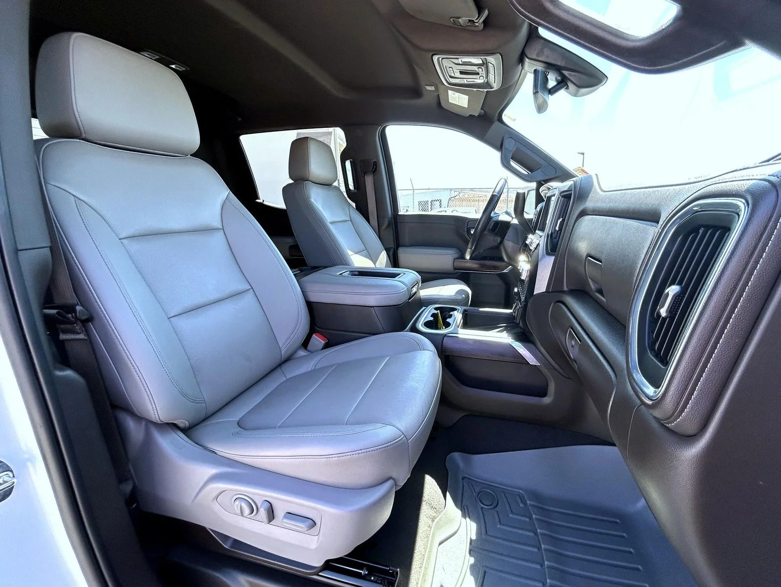 Certified Used 2022 White GMC SLT image 16