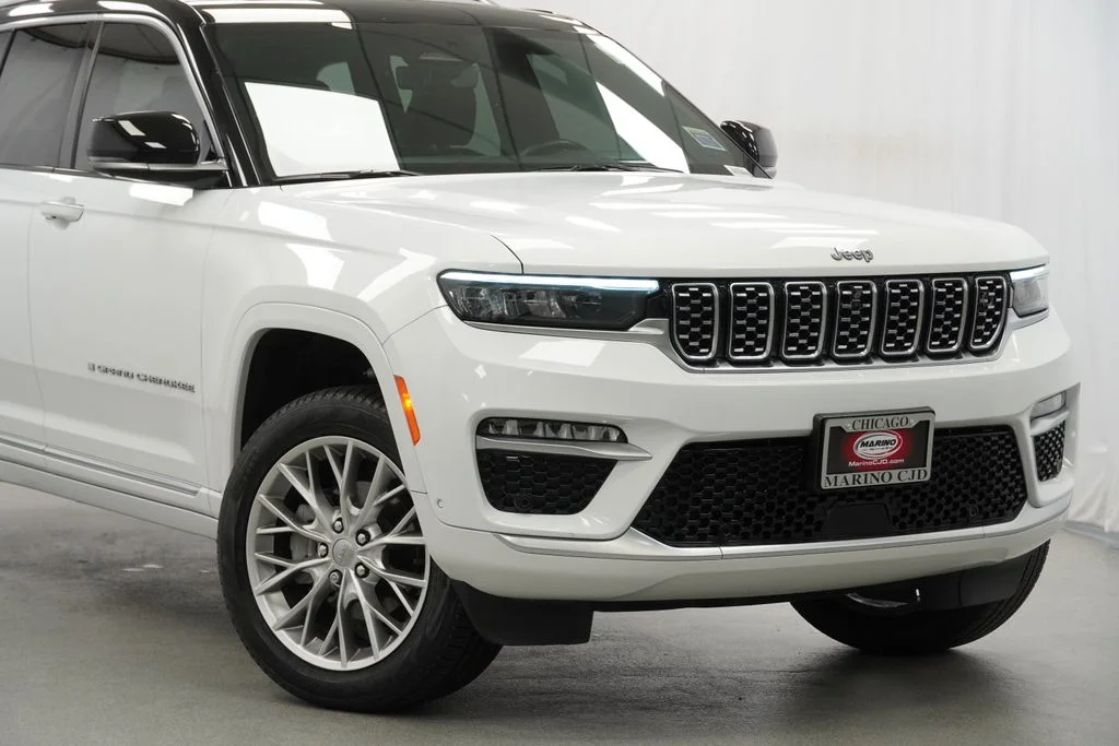 Used 2022 White Jeep Summit image 3