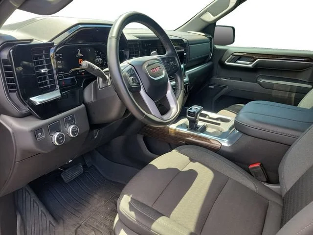 Used 2025 Onyx Black GMC Elevation image 10