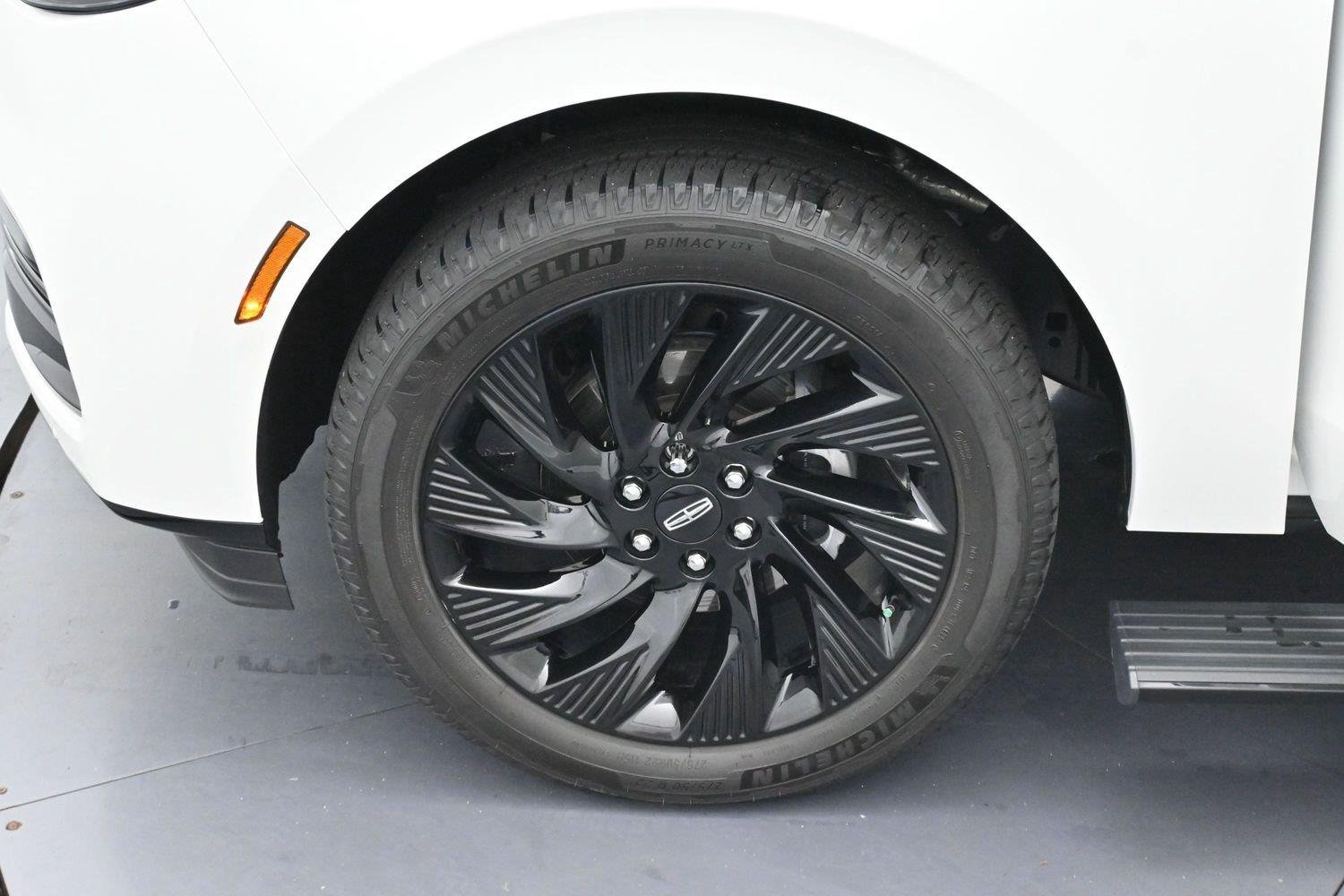 Used 2026 Pristine White Metallic Tri-coat Lincoln Reserve image 36