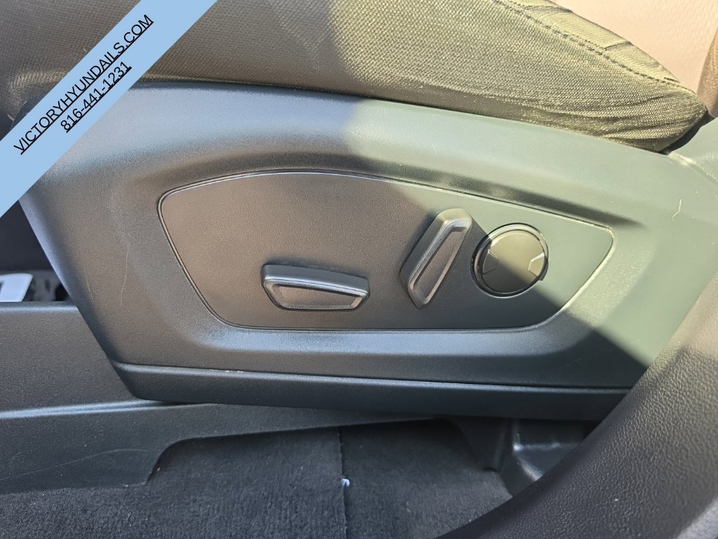 Used 2022 Silver Ford XLT image 13