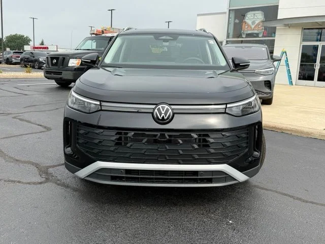 New 2026 Deep Black Pearl Volkswagen 2.0T SE image 2