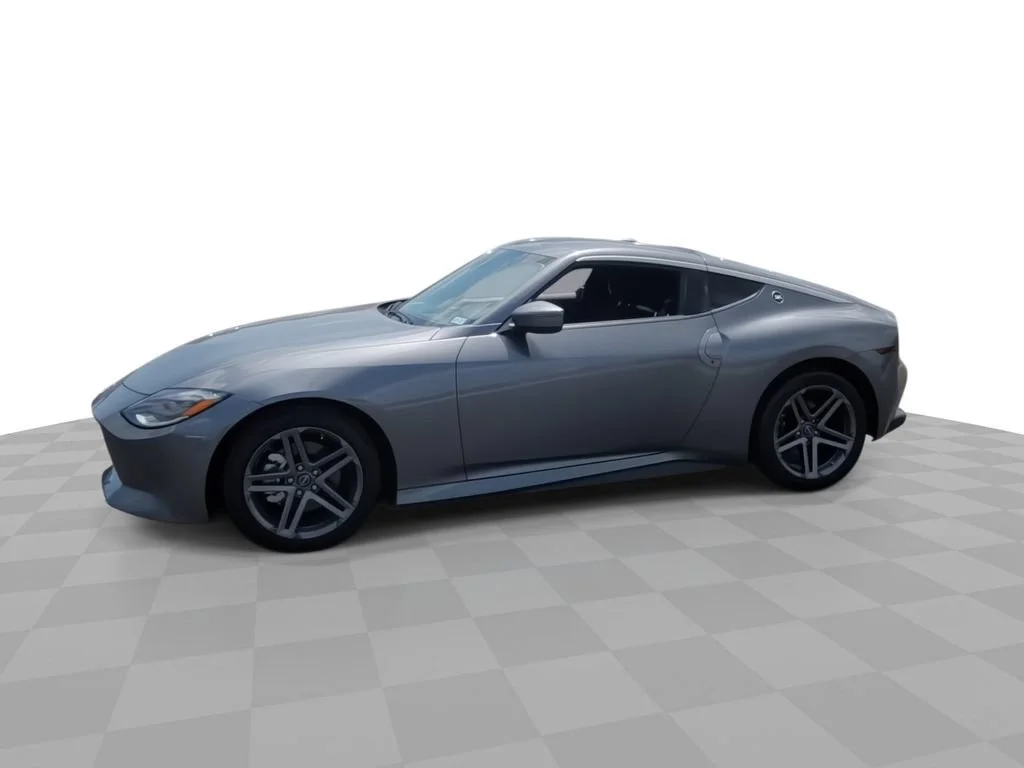 Used 2025 Gray Nissan Sport Manual Transmission image 4