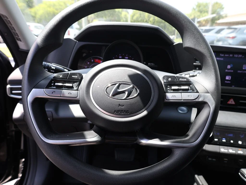 Used 2023 Black Hyundai SEL image 30