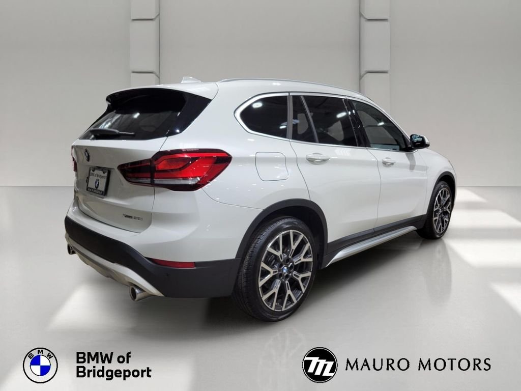 Used 2022 White BMW xDrive28i image 4