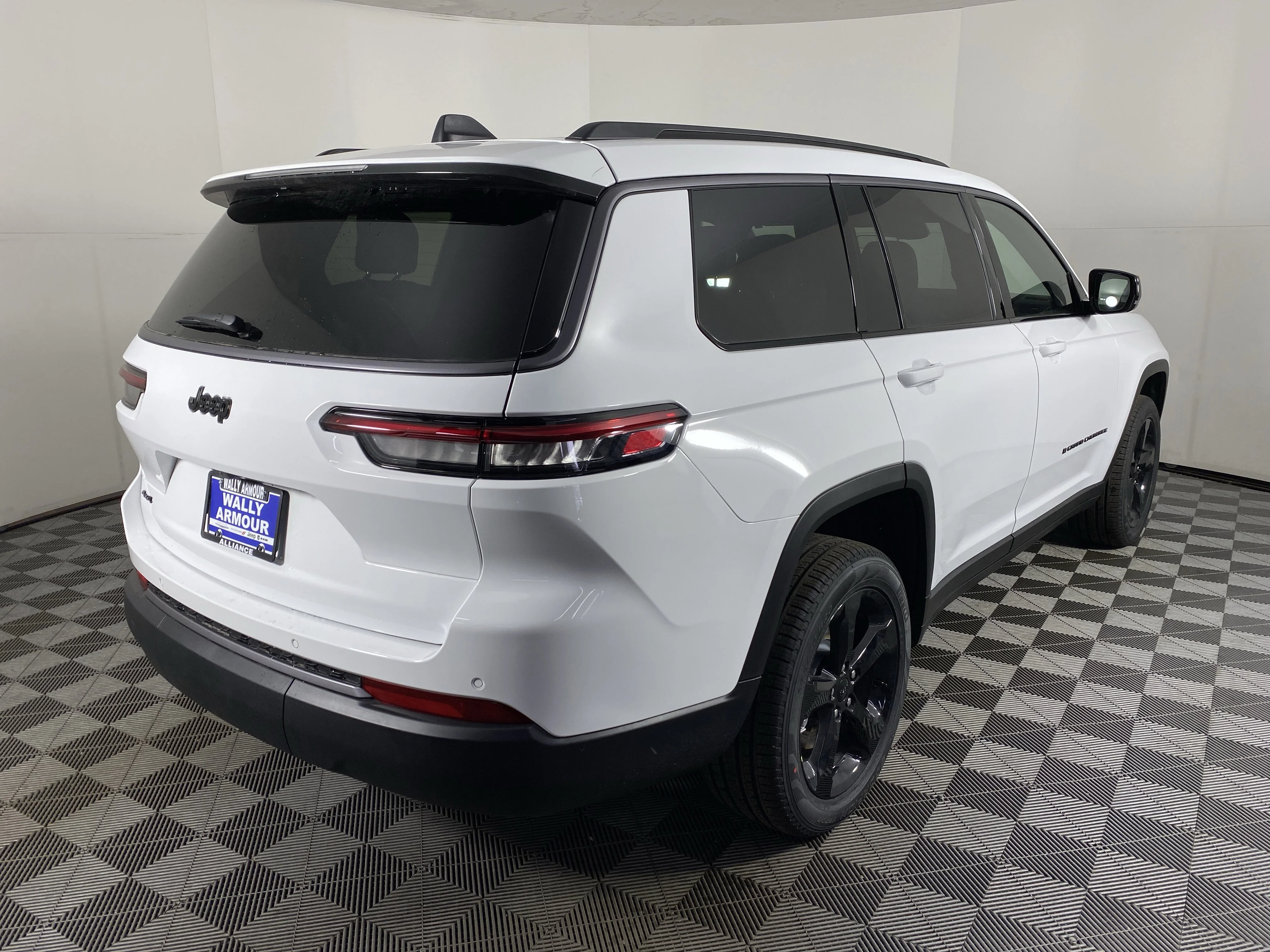 New 2026 Bright White Clear-Coat Exterior Paint Jeep Limited image 8