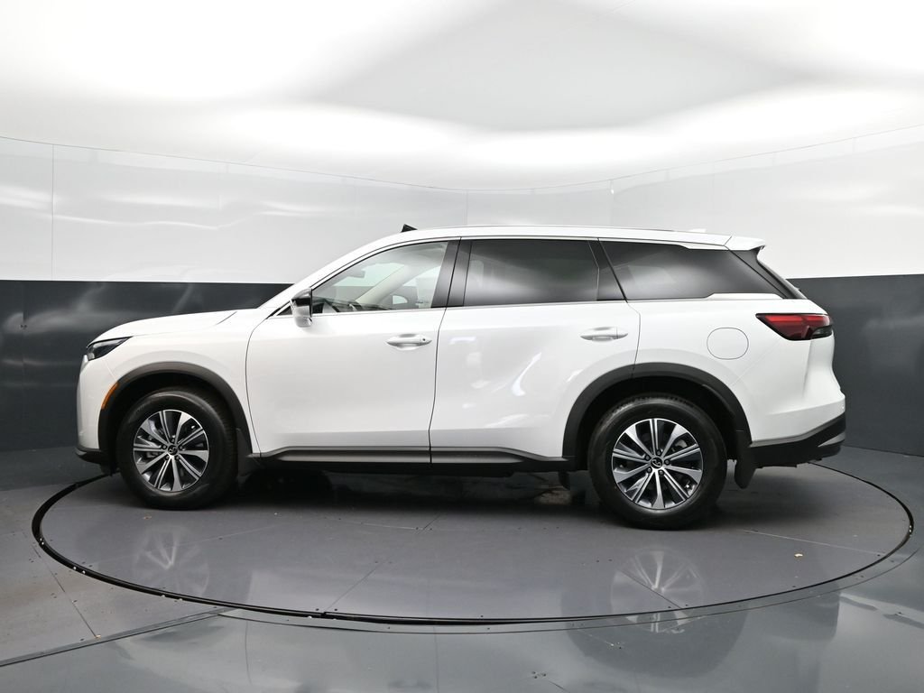 Certified Used 2026 White INFINITI PURE image 4