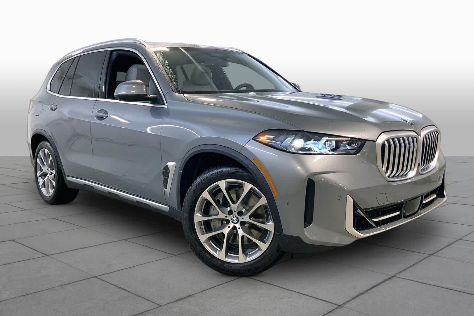 New 2026 Skyscraper Grey Metallic BMW xDrive50e image 2
