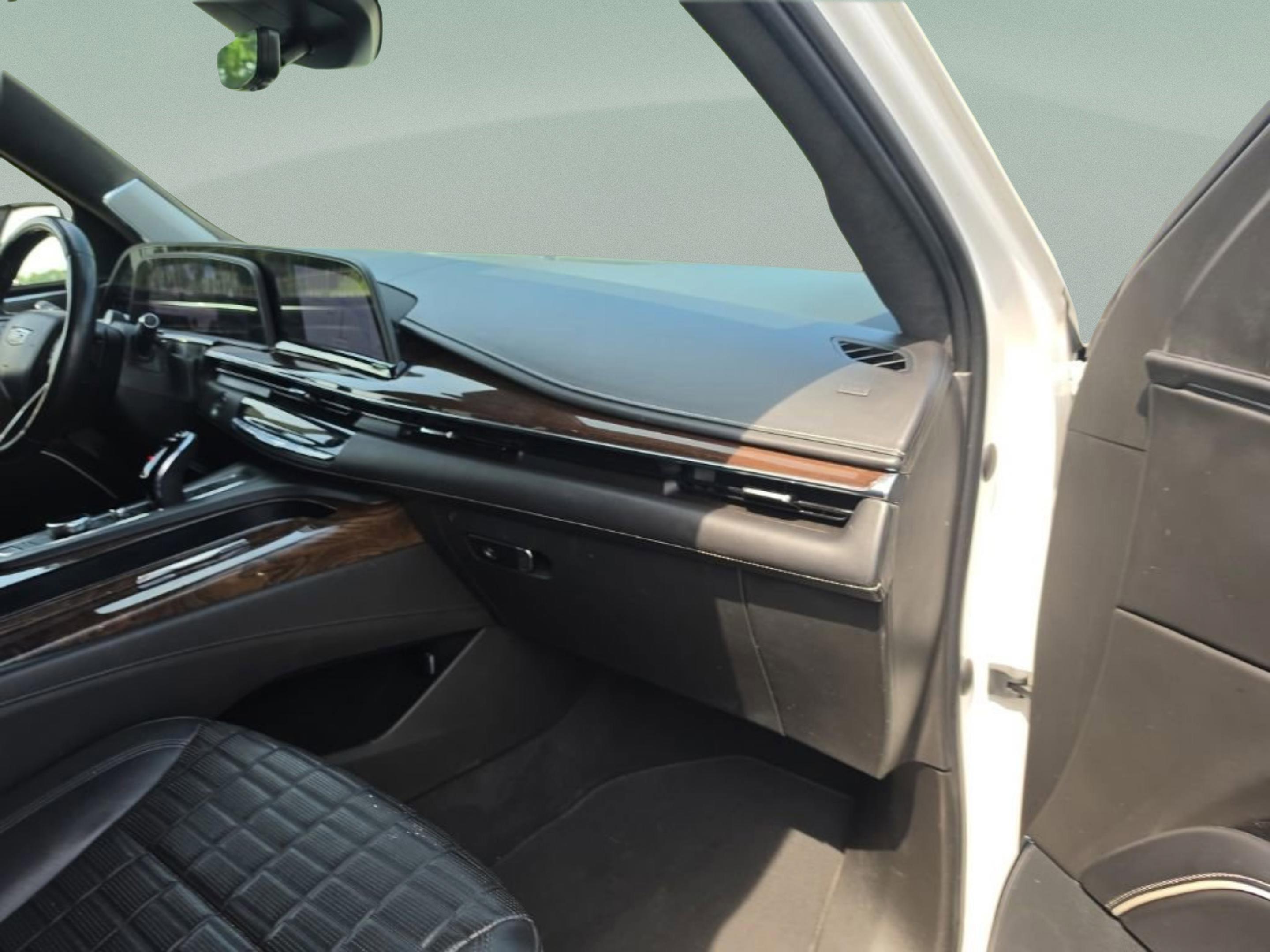 Used 2021 CRYSTAL WHITE TRICOAT Cadillac Sport Platinum image 32