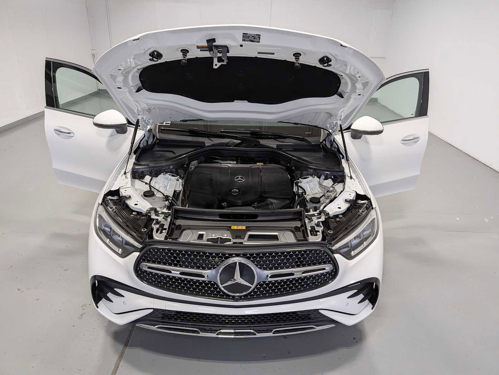 New 2026 Polar White Mercedes-Benz GLC 300 image 11