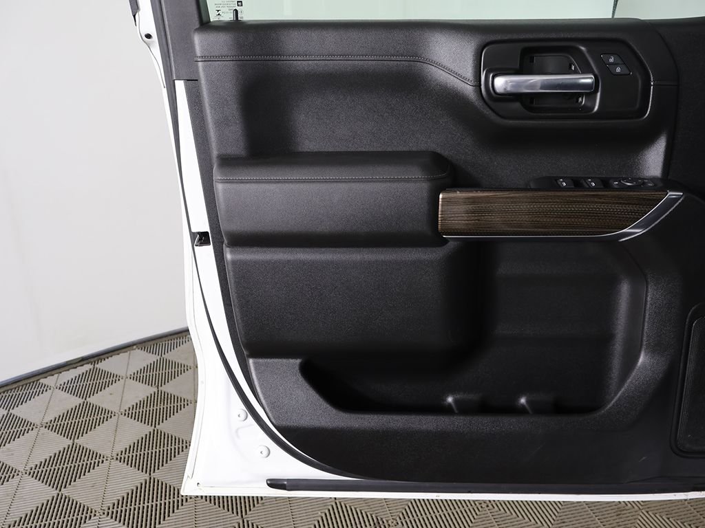 Used 2020 White Chevrolet RST image 18
