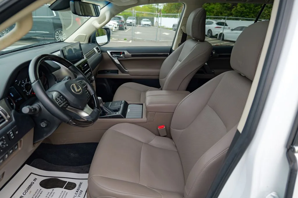 Used 2023 White Pearl Lexus 460 image 22