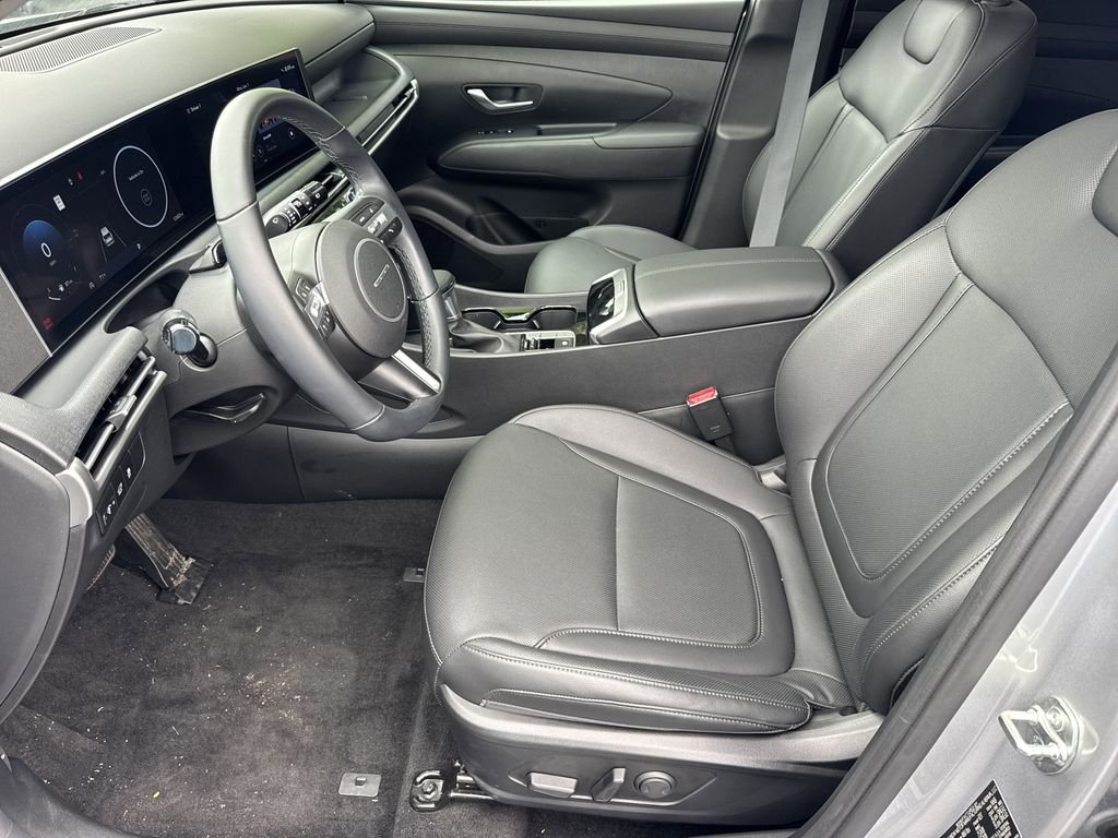 Used 2025 Silver Hyundai SEL Convenience image 9