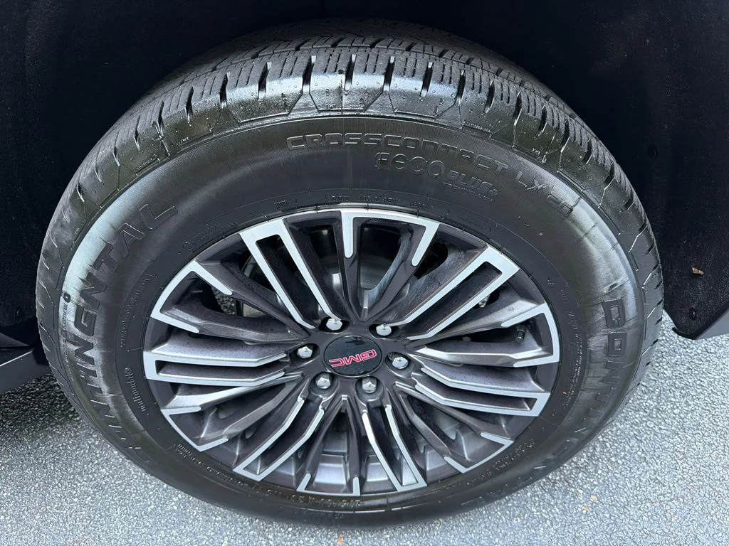 Used 2025 White GMC Elevation image 20